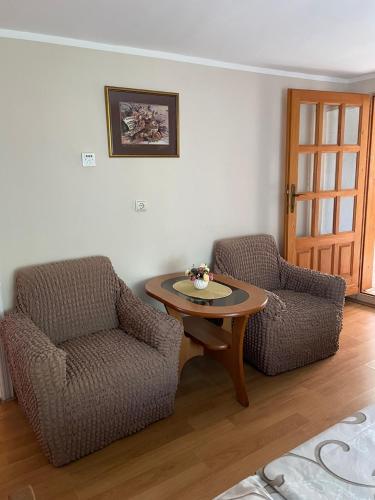 Posezení v ubytování Starčević apartmani Orašac Aranđelovac OBAVEŠTENJE Proveriti raspoloživost putem poruke zbog učestalih lažnih rezervacija