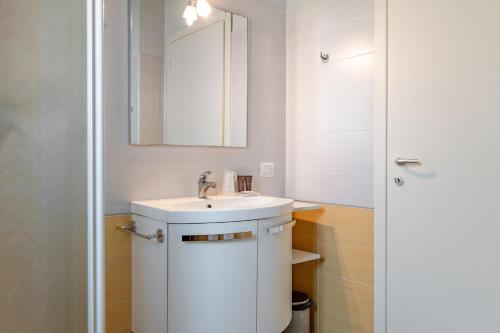 A bathroom at La Chioma di Berenice Garda Residence