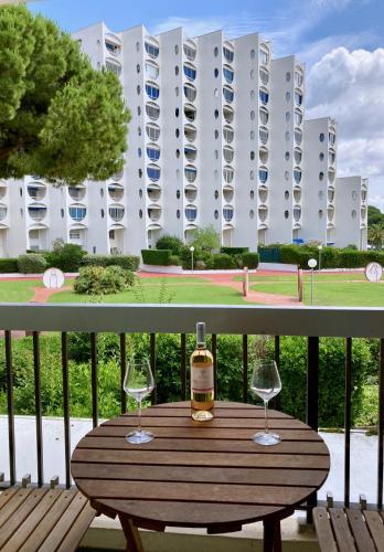 LE CLAPOTIS, Studio avec terrasse quartier port , wifi