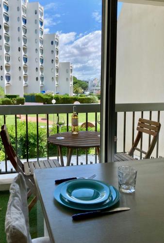 LE CLAPOTIS, Studio avec terrasse quartier port , wifi