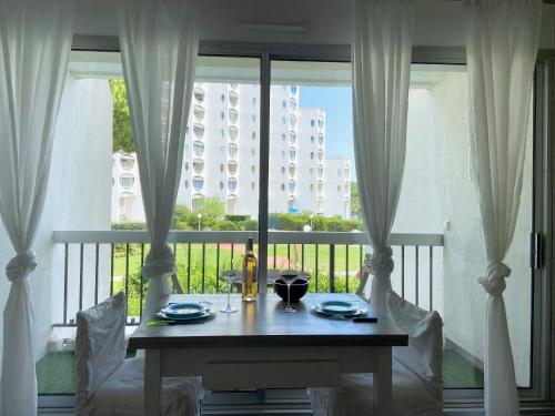 LE CLAPOTIS, Studio avec terrasse quartier port , wifi