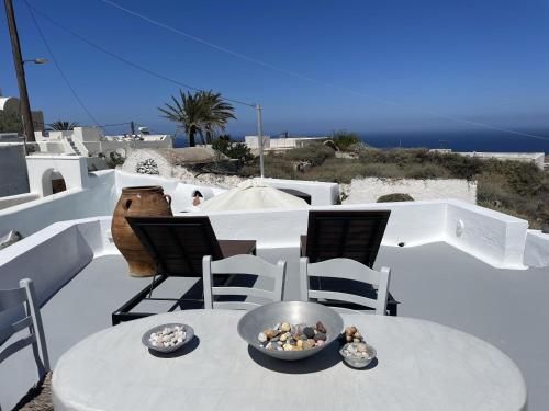Fira 2-Bed Villa Sleeps 5 with Outdoor Hot Tub