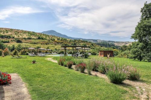 a garden with a view of a mountain in the background at Agriturismo Podere San Giorgio in Radicofani