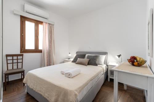 A bed or beds in a room at Naxian White House In Glinado