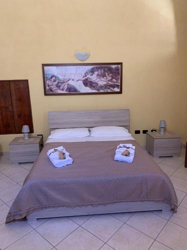 a bedroom with a large bed with towels on it at Residence Zoe - SOLE in Serrano