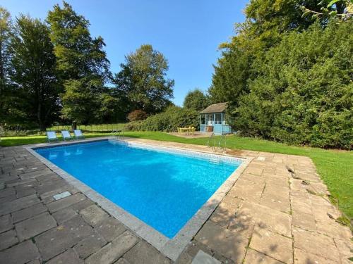 Het zwembad bij of vlak bij The Dower House at Parnham Park
