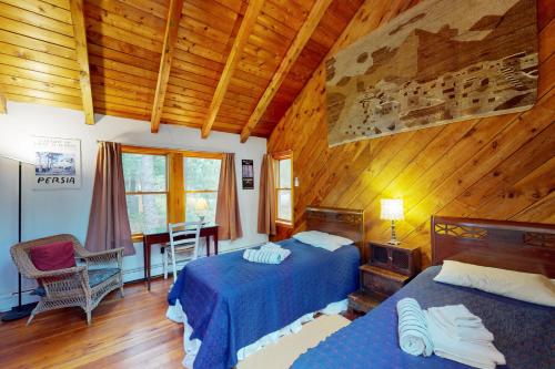 a bedroom with two beds and a desk in a room at Old Kings Hideout in Wellfleet