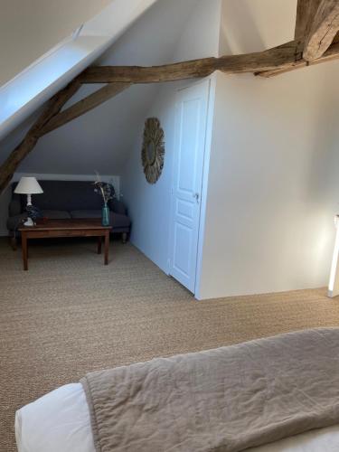 Ảnh trong thư viện ảnh của maison 8 pers avec piscine en pleine nature ở Ambenay