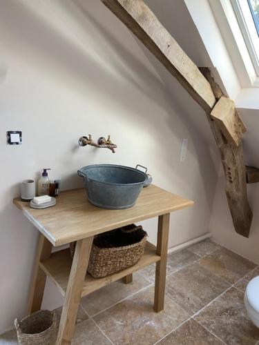 a bathroom with a sink on a wooden table at maison 8 pers avec piscine en pleine nature in Ambenay