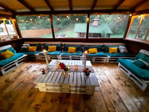 a living room with a couch and a table at Casa Ele in Frăsinet