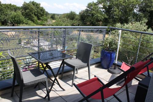 a patio with chairs and a table on a balcony at MOR-HA-MARCH Chambres d'Hôtes in Sarzeau