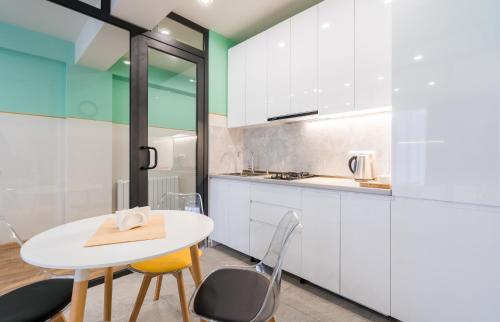 Kuchyň nebo kuchyňský kout v ubytování Devdaraki Apartments