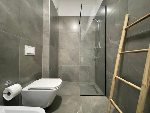 Bilik mandi di Square 21 Apartments