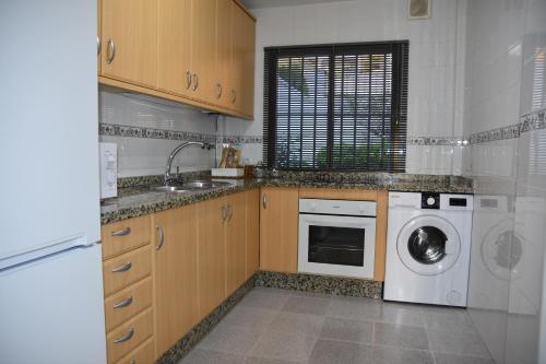 a kitchen with a washing machine and a washer at SIERRA LAGO in Córdoba