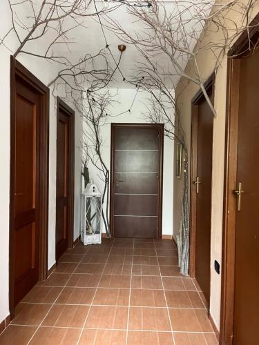 a hallway with a door and trees on the ceiling at Casa De Crescenzo con piscina in Bellona