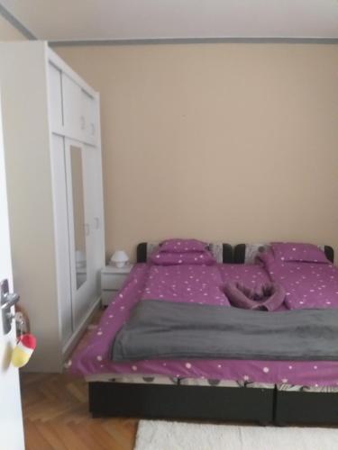 Ένα ή περισσότερα κρεβάτια σε δωμάτιο στο ILONA APARTMAN
