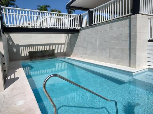 a swimming pool with a balcony and a swimming pool at The Great House Inn in Belize City