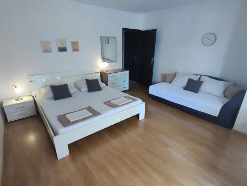 Afbeelding uit fotogalerij van Apartmani Valentino in Makarska