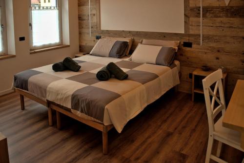 a bedroom with a large bed with two pillows on it at Nido di Faggio in Borsoi
