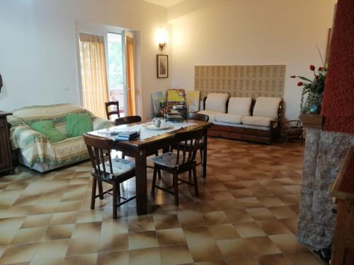 a living room with a table and chairs and a couch at Villa Montemma in Montesarchio