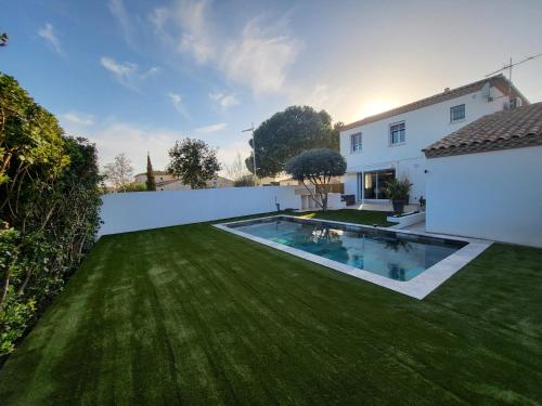 Photo de la galerie de l'établissement Villa Aigues Mortes, piscine, 8 personnes, à Aigues-Mortes