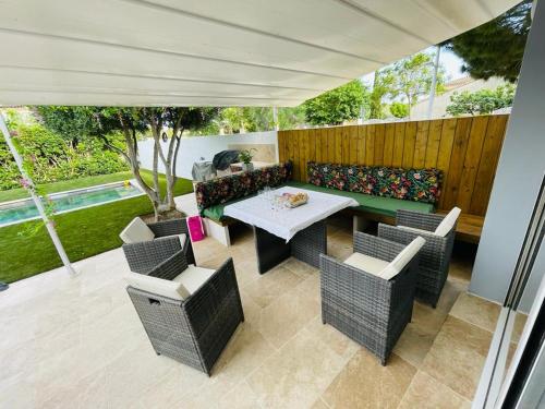 Photo de la galerie de l'établissement Villa Aigues Mortes, piscine, 8 personnes, à Aigues-Mortes