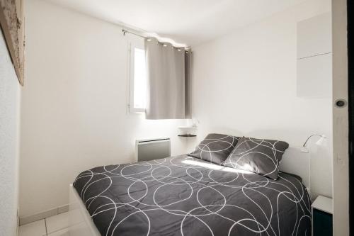 Postel nebo postele na pokoji v ubytování Cosy T1, à 10 minutes à pieds des plages