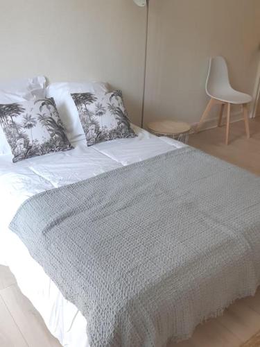 Posteľ alebo postele v izbe v ubytovaní Joli studio centre de La Baule