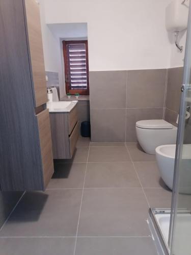a bathroom with a toilet and a sink at mama home in Agrigento