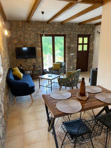 a living room with a table and chairs at Guest House Mare in Bar