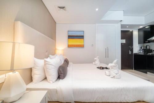 Postel nebo postele na pokoji v ubytování Cozy Studio in the heart of Dubai