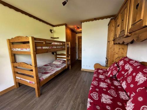 Appartement rénové 3 pièces pour 6 pers, balcon, 2 sdb, proche ascenseur, skis, qualité 4 flocons - FR-1-452-203