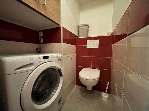 Appartement rénové 3 pièces pour 6 pers, balcon, 2 sdb, proche ascenseur, skis, qualité 4 flocons - FR-1-452-203