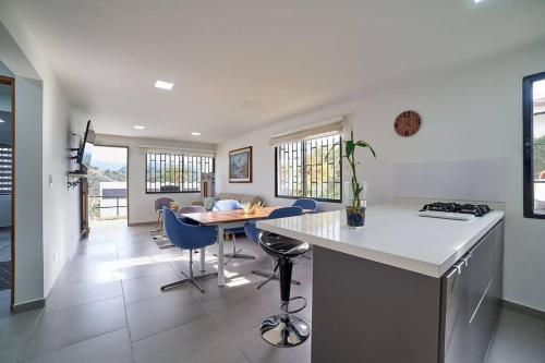 Kuchyň nebo kuchyňský kout v ubytování Monte Hermoso - Apartamento campestre