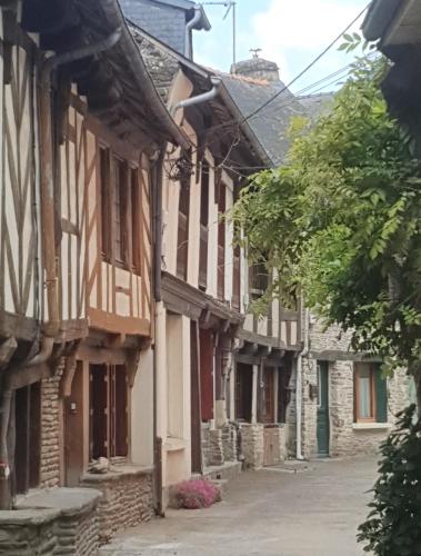 a row of old houses in a street at La Cressonnière 56 in Missiriac