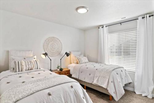 Ένα ή περισσότερα κρεβάτια σε δωμάτιο στο New Model like home in Meridian with 3 bedrooms