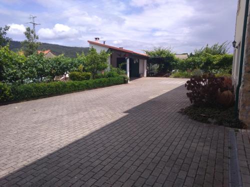 a brick driveway in front of a building at Cantinho Verde in Sertã