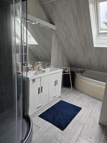 a bathroom with a shower and a sink and a tub at Comme à la maison in Monnaie