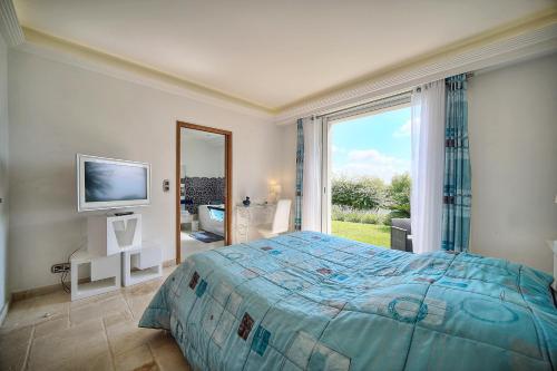 a bedroom with a bed and a large window at "AU HAVRE DE PAIX" 5 étoiles Prestige jacuzzi, hammam, sauna, PISCINE chauffée Mougins Cannes Grasse in Mougins