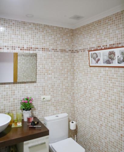 a bathroom with a white toilet and a sink at Varosha Combarro in Combarro
