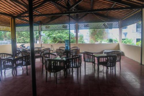 a group of tables and chairs in a restaurant at Hotel Cemerlang in Baturaden