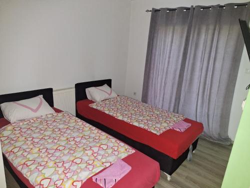 Katil atau katil-katil dalam bilik di Apartmani Lana