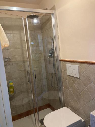 a bathroom with a glass shower with a toilet at La Caponera in Riccò del Golfo di Spezia