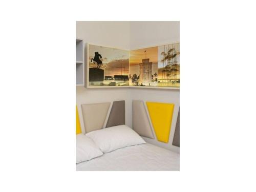 The City of Thessaloniki in a cozy studio