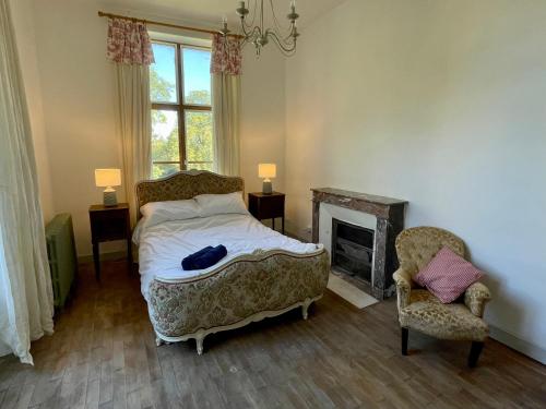 Ένα ή περισσότερα κρεβάτια σε δωμάτιο στο Beautiful 6 bedroom house with pool & large garden