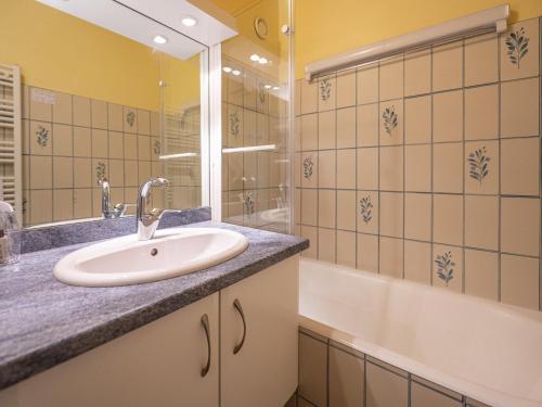 Kúpeľňa v ubytovaní Studio confort près des pistes, parking, 4 pers - FR-1-645-23