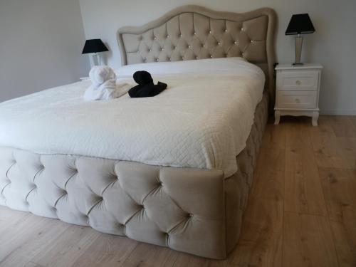 Un pat sau paturi într-o cameră la Appartement sublime