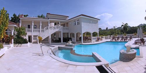 Bazén v ubytování The Crown Villas at Lifestyle Holidays Vacation Resort nebo v jeho okolí
