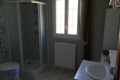 Kúpeľňa v ubytovaní La Vallée en Cotentin
