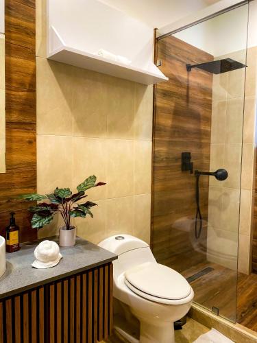 a bathroom with a toilet and a shower at Villa Anahata in Porlamar